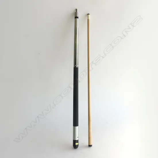 COBRA FOLDING BILLIARD CUE, IN CARRY CASE
