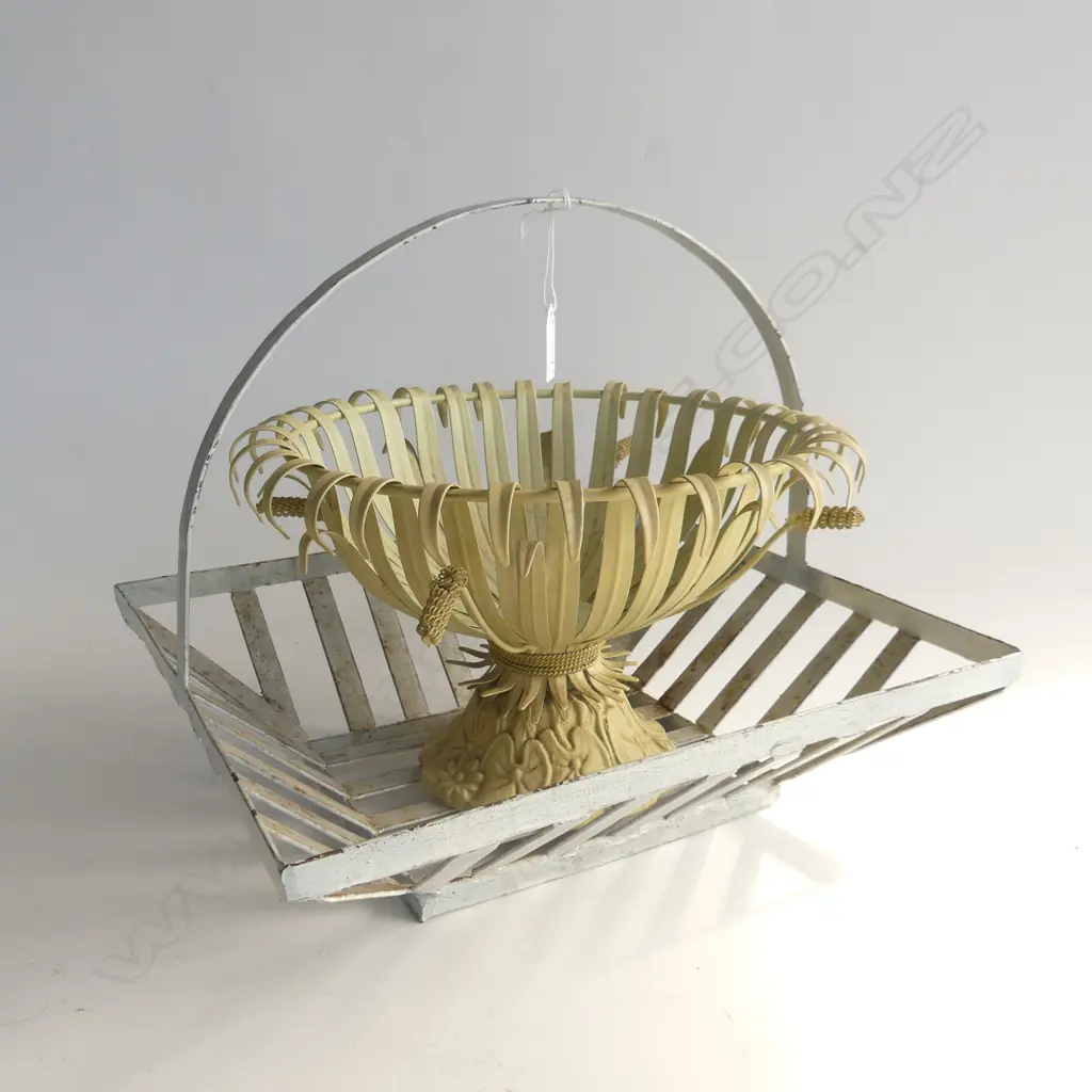 2 VINTAGE STYLE METAL BASKETS; 300mm dia & 360x310mm Image 1++