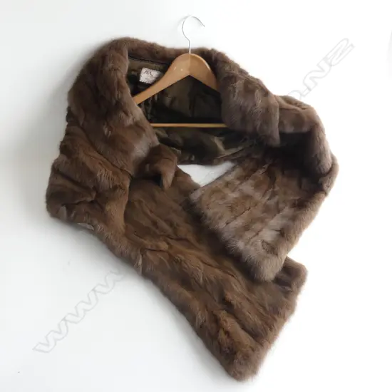 HARTMAN FUR STOLE / CAPE 