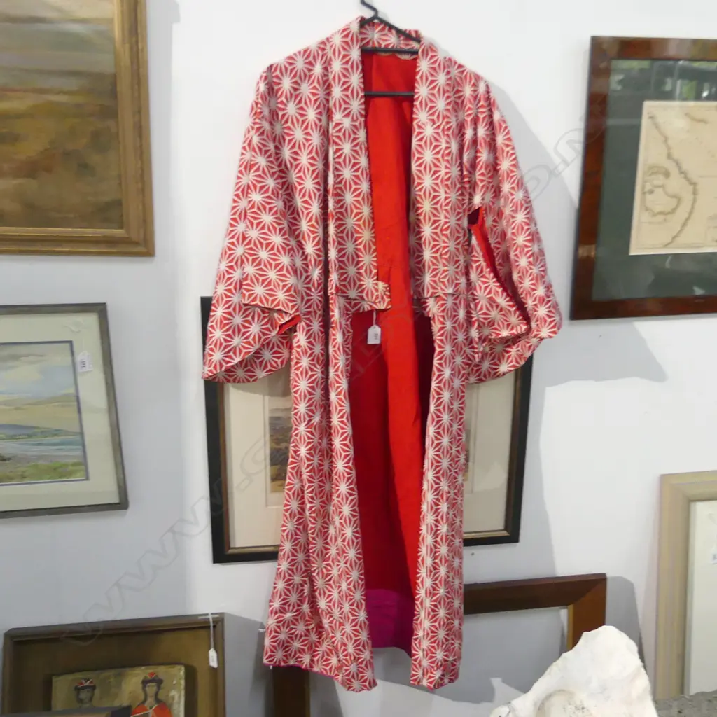 VINTAGE RED & WHITE SILK KIMONO ROBE, COTTON LINED  Image 1++
