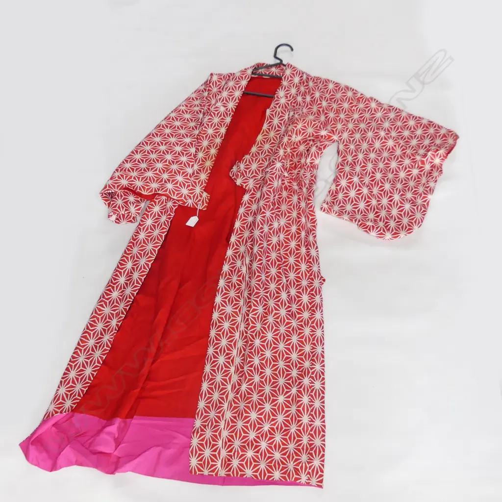 VINTAGE RED & WHITE SILK KIMONO ROBE, COTTON LINED  Image 1++