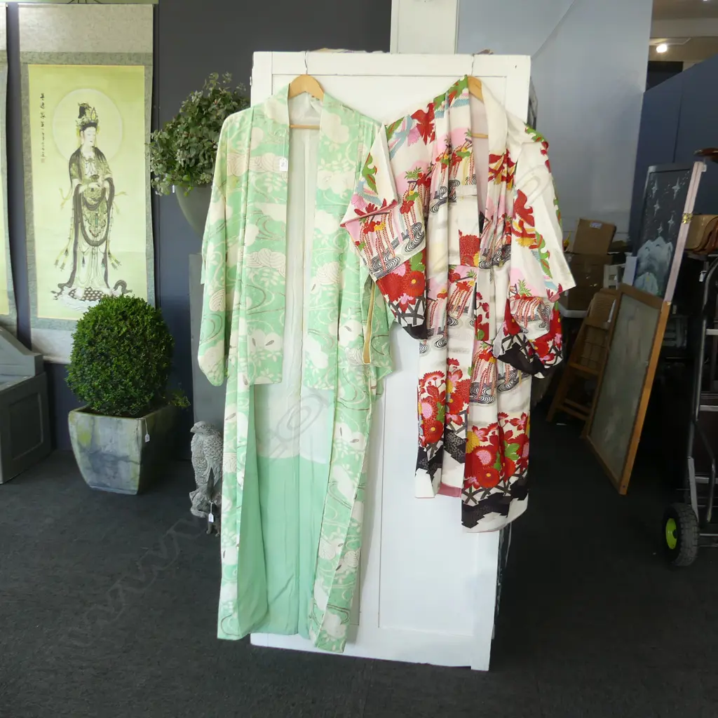 2 KIMONOS, 1 GREEN SILK & 1 SHORT LENGTH FLORAL Image 1++