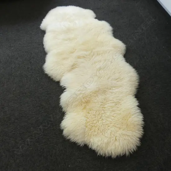 WHITE DOUBLE SHEEPSKIN RUG 