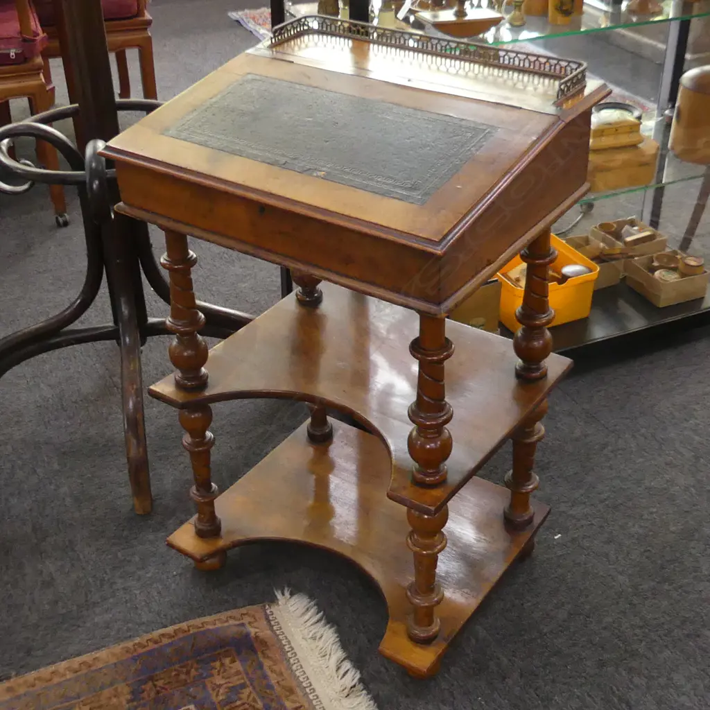 VICTORIAN WALNUT DAVENPORT W.535mm Image 1++