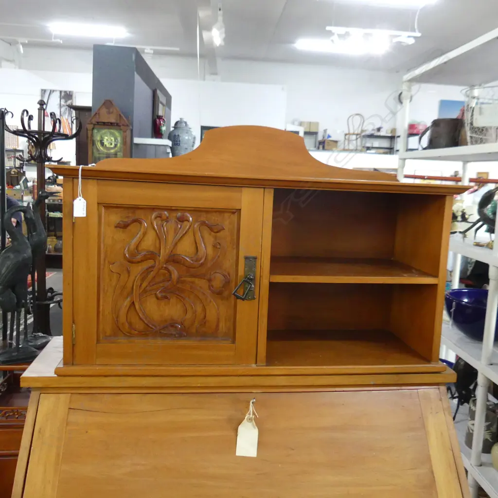 RIMU ART NUVEAU SHELF UNIT Image 1++