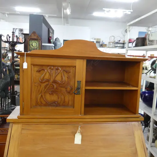 RIMU ART NUVEAU SHELF UNIT