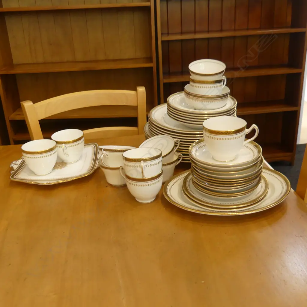 46 PCE ALLERTONS BONE CHINA 'LAUREL' PART DINNER SERVICE; GILT TRIM Image 1++