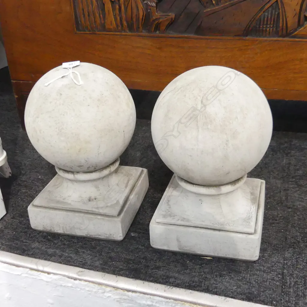 PR CONCRETE GARDEN BALL FINIALS ON SQ BASE H.250mm Image 1++
