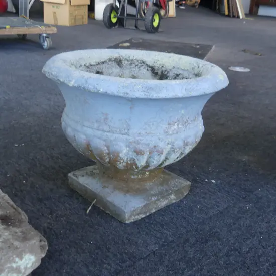 PR OF VINTAGE URN CONCRETE GARDEN PLANTERS H.300mm / 360mm dia