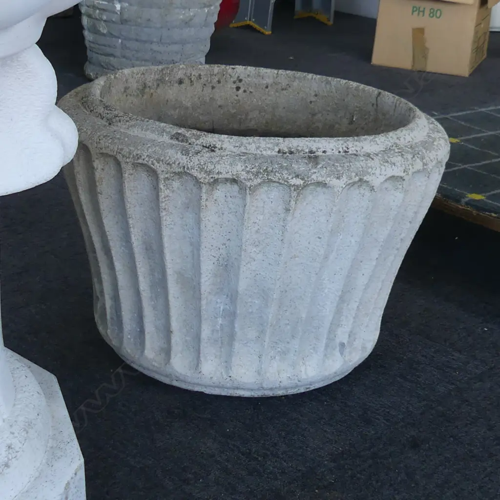 PR WHITE PAINTED CONCRETE GARDEN PLANTERS H.320mm / 460mm dia  Image 1++