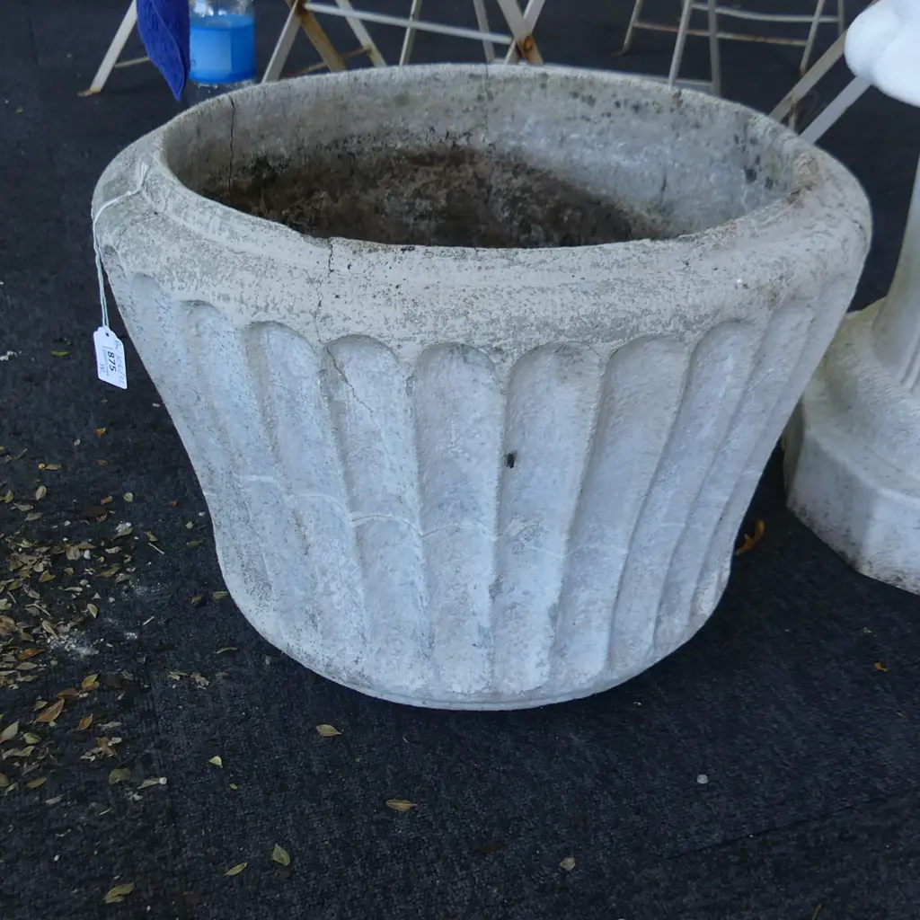 PR WHITE PAINTED CONCRETE GARDEN PLANTERS H.320mm / 460mm dia  Image 1++