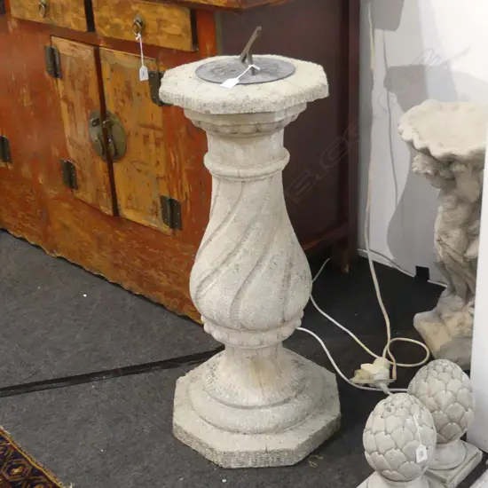 SUNDIAL ON CONCRETE PLINTH H.950mm
