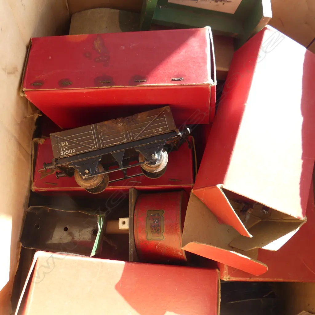 BOX LOT ASST. HORNBY RAIL WAGONS ETC... Image 1++