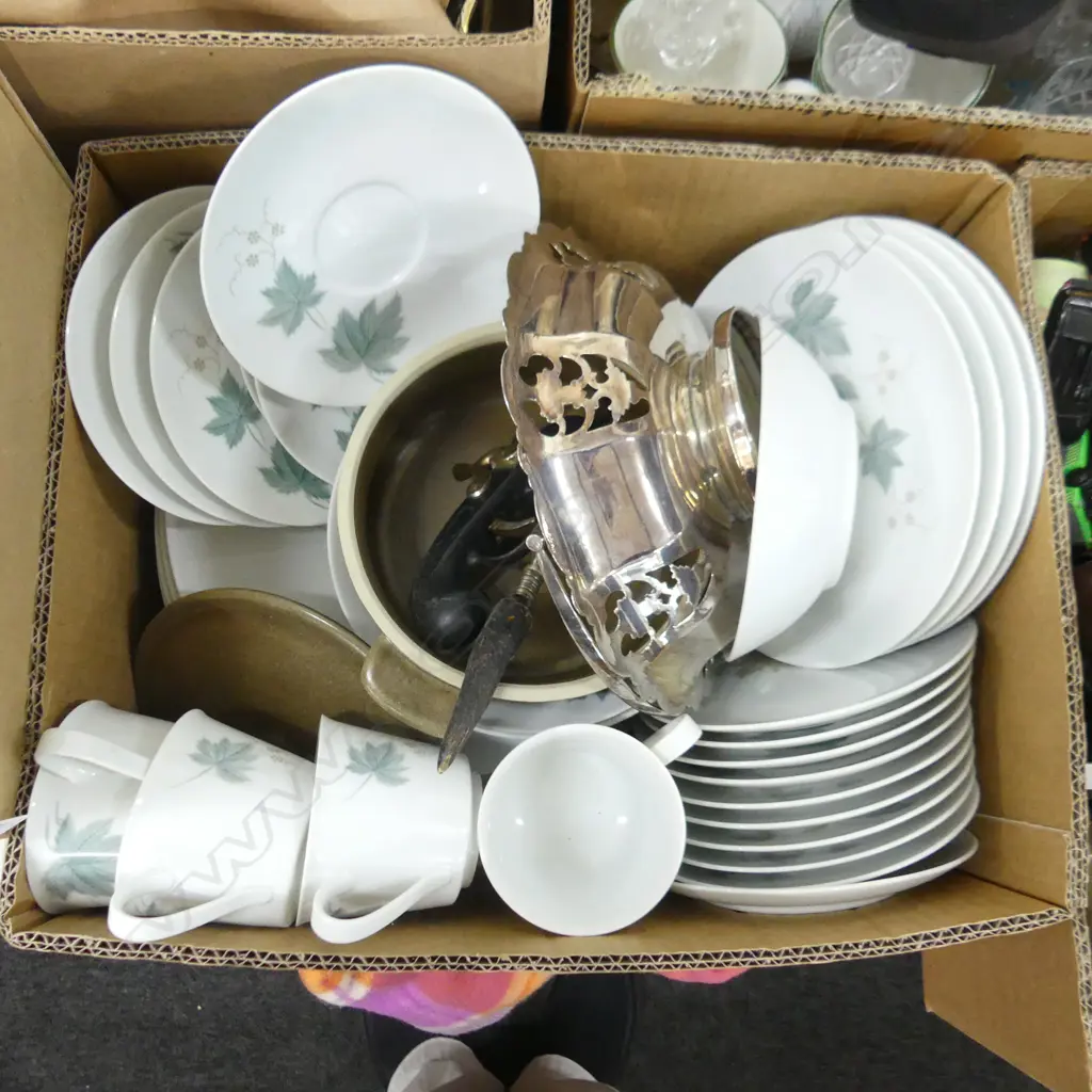 BOX LOT NORITAKE 'WILD IVY' PART DINNER SET ETC Image 1++