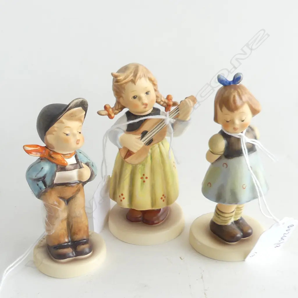 BOXED R/ALBERT C/SAUCER /SMALL MIRROR STANDS +2 BOXES OF EP BUTTER KNIVES + 2 BOXED HUMMEL CLUB FIGURES Image 1++