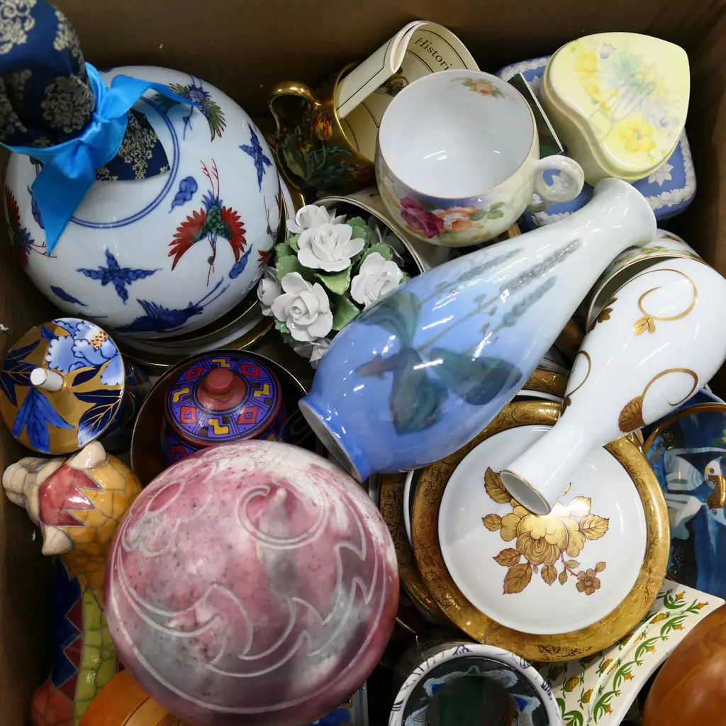BOX LOT ASST. CHINA INCL. R. COPENHAGEN VASE, R. DOULTON WATTLE CHINA, WEDGWOOD,LION, LIMOGES Image 1++