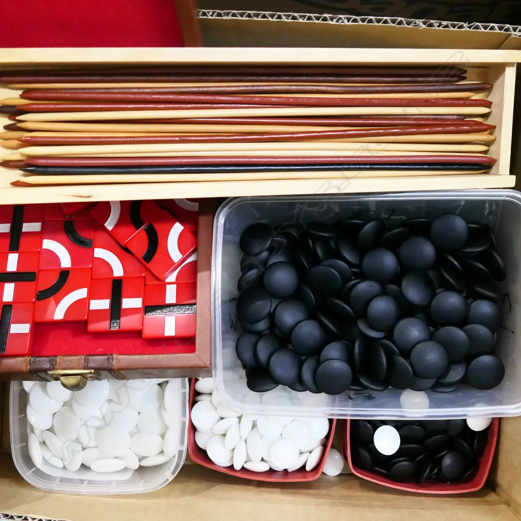 BOX ASST. GAMES, STONES & CHECKERS ETC Image 1++