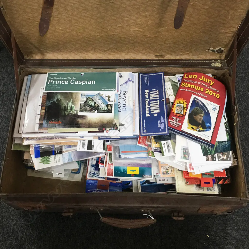 LGE COLLLECTION NZ MODERN FIRST DAY STAMP PACKS INSIDE VINTAGE SUITCASE Image 1++