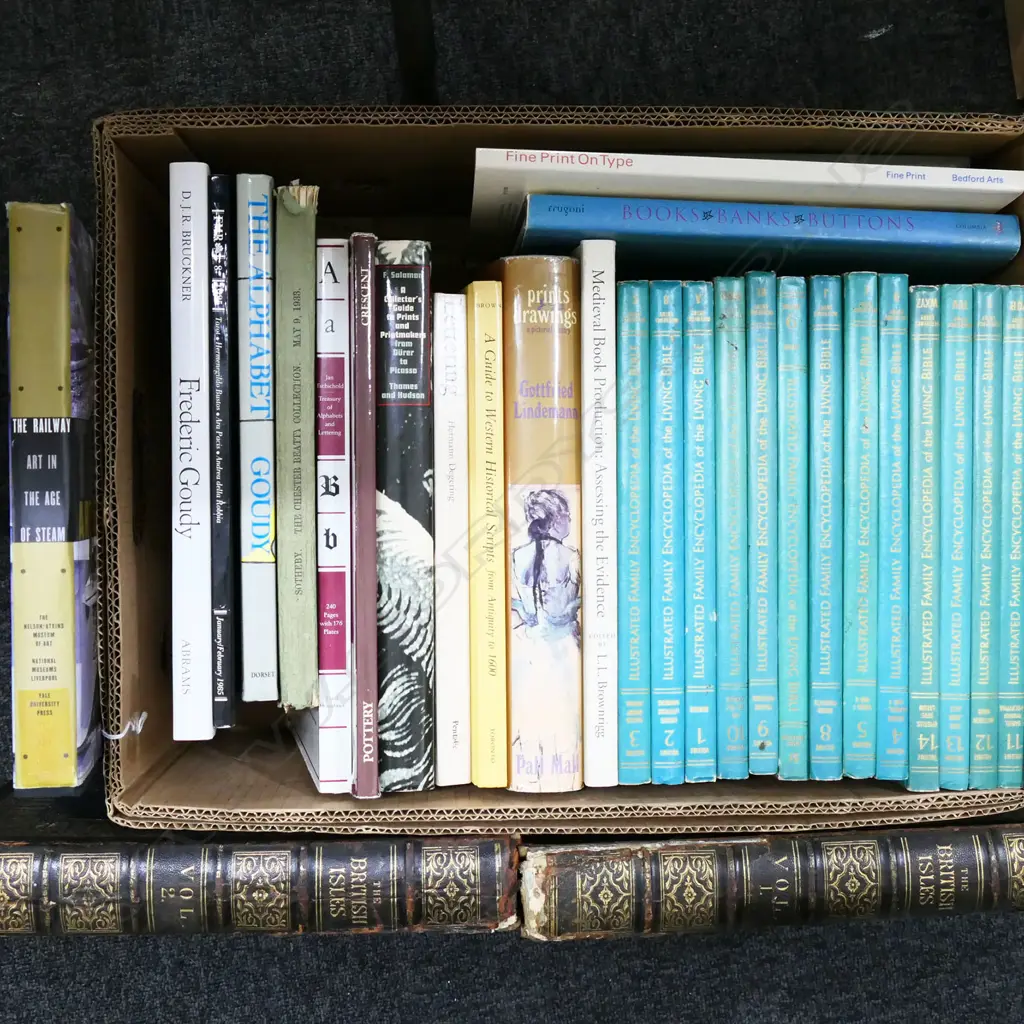 BOX OF ASST BOOKS Image 1++