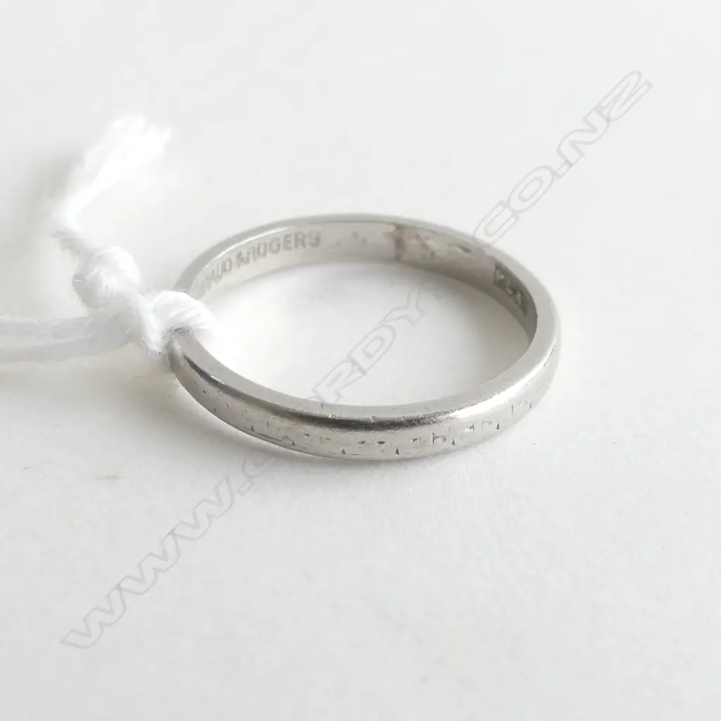PLATINUM RING 2.7 GRAMS Image 1++