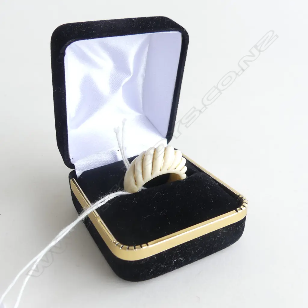 IVORY RING w. GOLD WIRE SIZE N Image 1++