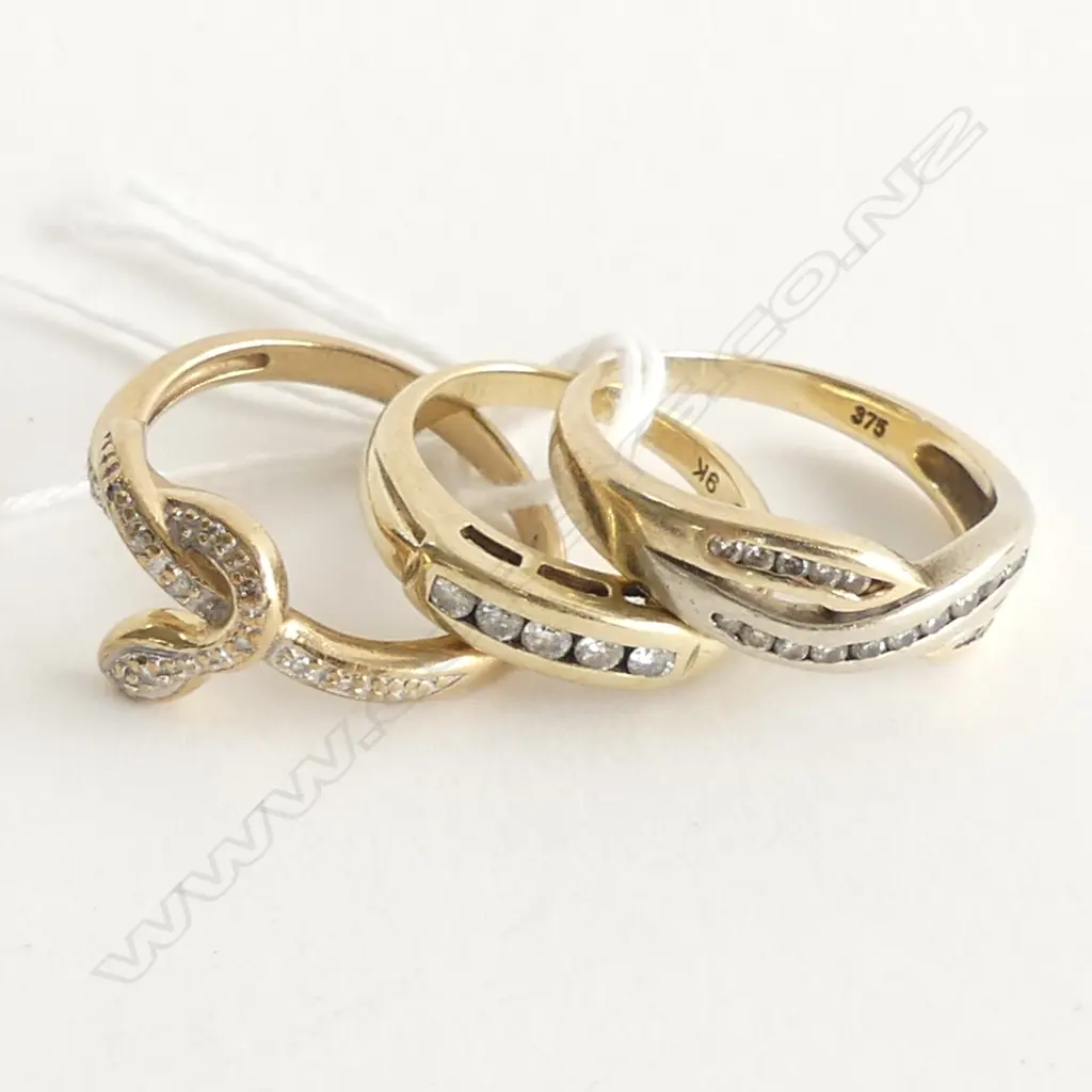 (73) 3 X 9CT GOLD DIAMOND SET RINGS Image 1++