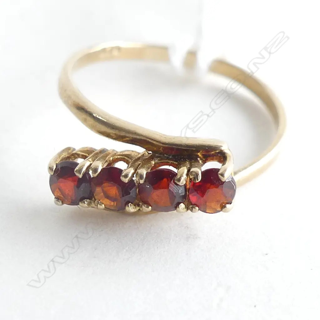 9CT YELLOW GOLD & GARNET RING 1.09GMS Image 1++