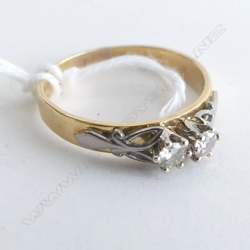 ESTATE 18CT 2 STONE DIAMOND RING 3.1gm Image 1++