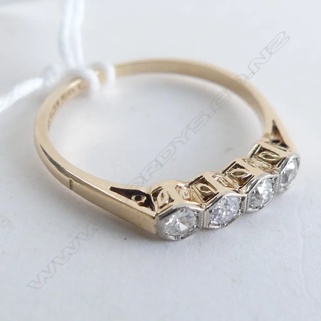 ESTATE 18CT 4 STONE DIAMOND RING Image 1++