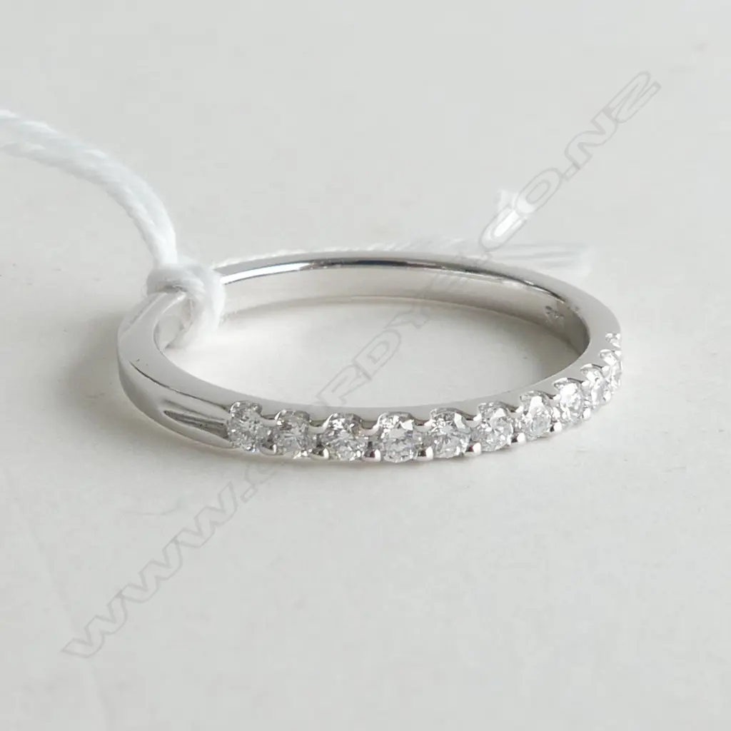 9CT WHITE GOLD CLAW SET BAND 0.33CT 2.5GMS (WITH VALUATION) Image 1++