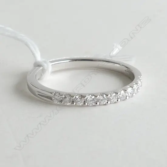 9CT WHITE GOLD CLAW SET BAND 0.33CT 2.5GMS (WITH VALUATION)