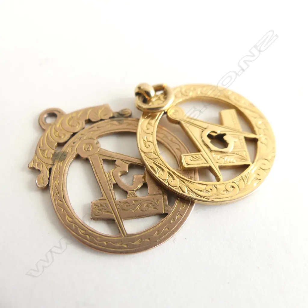 2 9CT GOLD MASONIC PENDANTS 9.7GMS  Image 1++