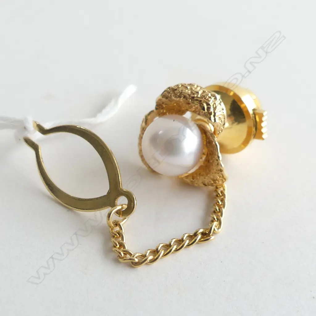 18CT GOLD & PEARL TIE STUD 1.8 GRAMS Image 1++