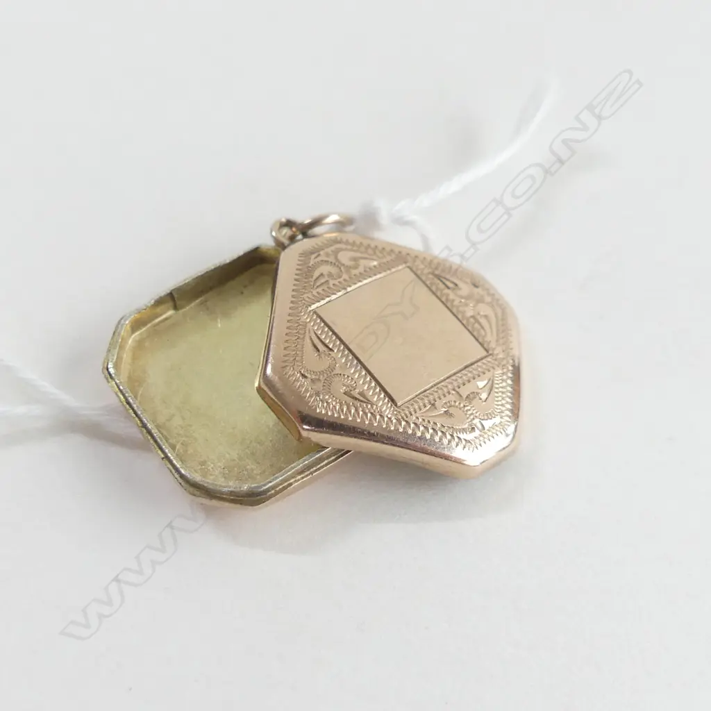 9CT YELLOW GOLD ANTIQUE LOCKET 3.1GMS Image 1++