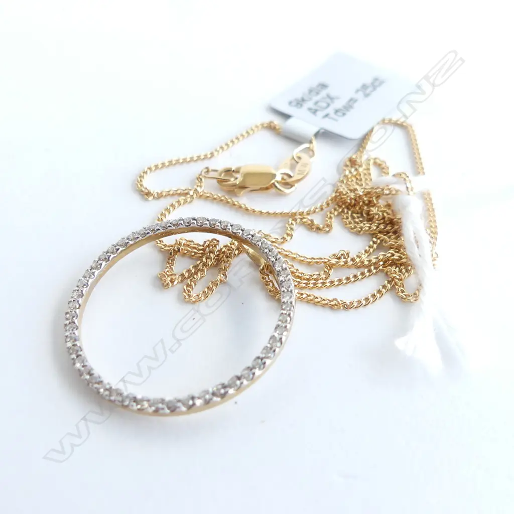 9CT GOLD CHAINS WITH .25CT DIAMOND PENDANT, 2.6GMS 45CM Image 1++