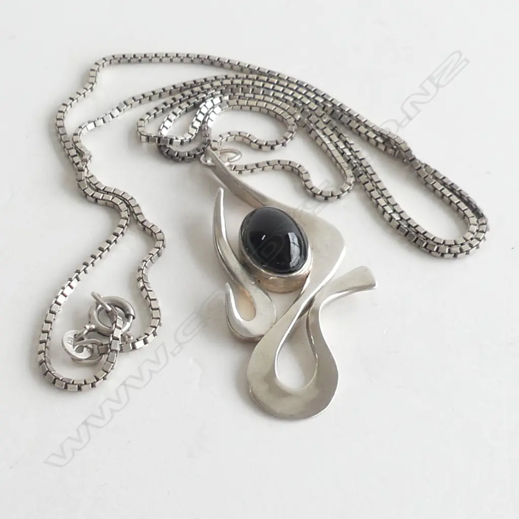TOURMALINE  ? STONE PENDANT SET IN 925 SILVER (MARKED 925, WALKEY)STG SILVER CHAIN. Image 1++
