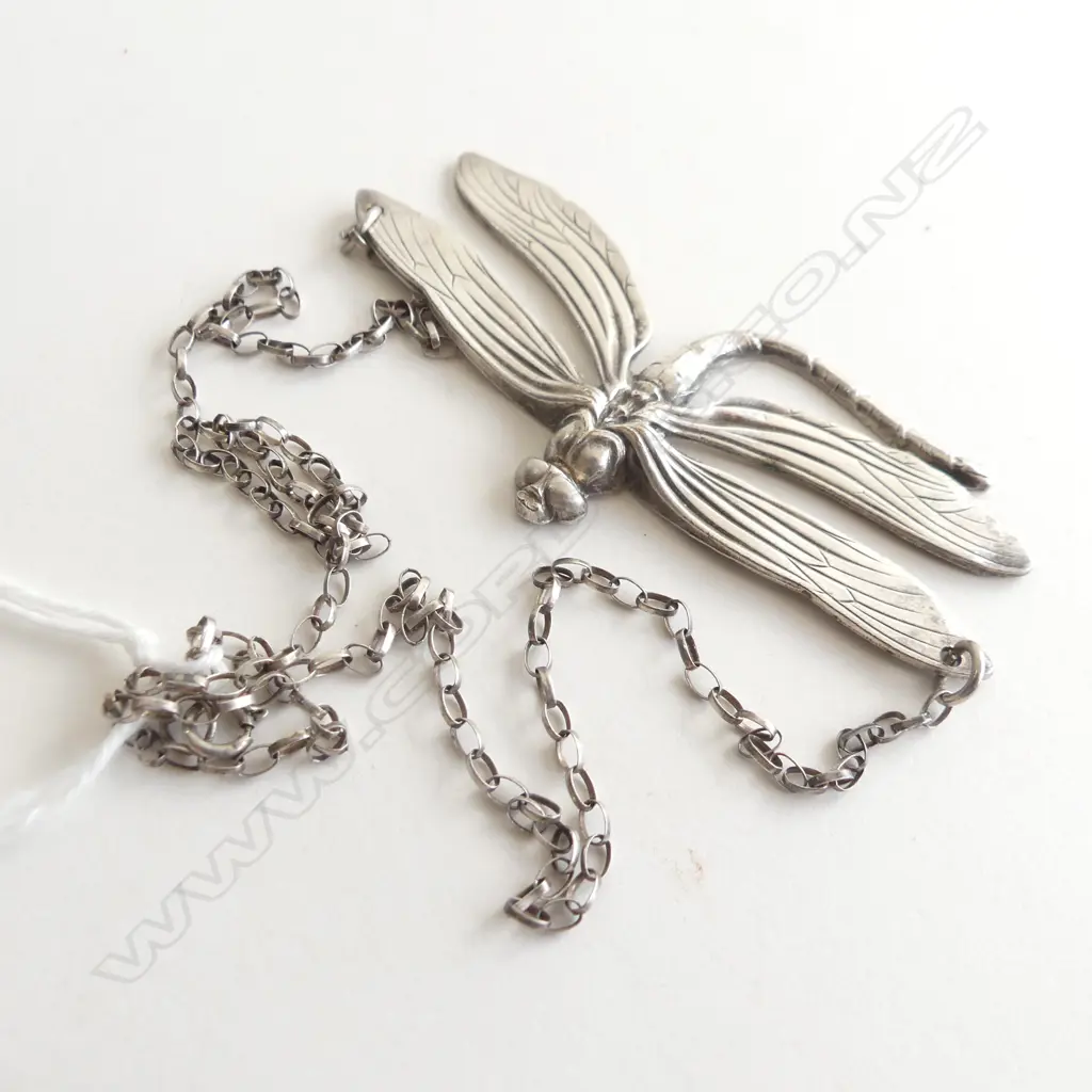 1970'S SILVER PLATE DRAGONFLY PENDANT & CHAIN Image 1++
