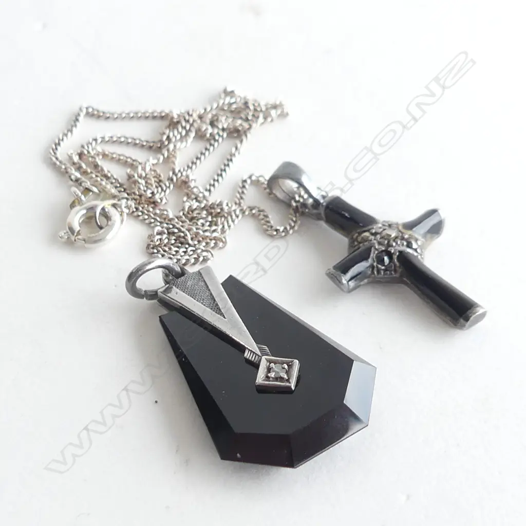 ART DECO CROSS PENDANT, 925 SILVER CHAIN + ART DECO ONYX PENDANT STAMPED 925 & MAKER Image 1++