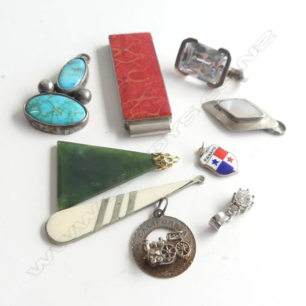 BAG 9 ASST CHARMS & PENDANTS Image 1++