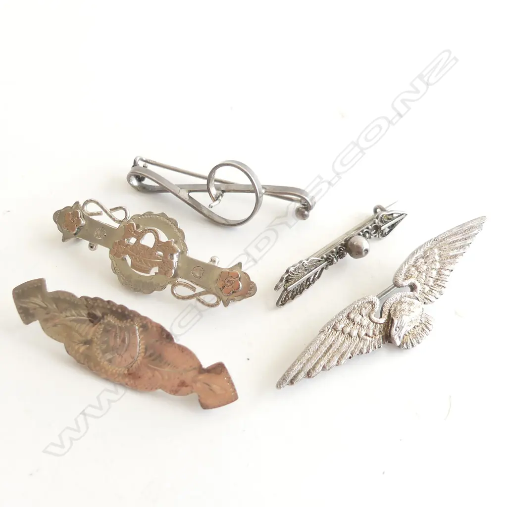 2 VICTORIAN STG SILVER BROOCHES; BOTH HALLMARKED & 3 OTHER BROOCHES Image 1++