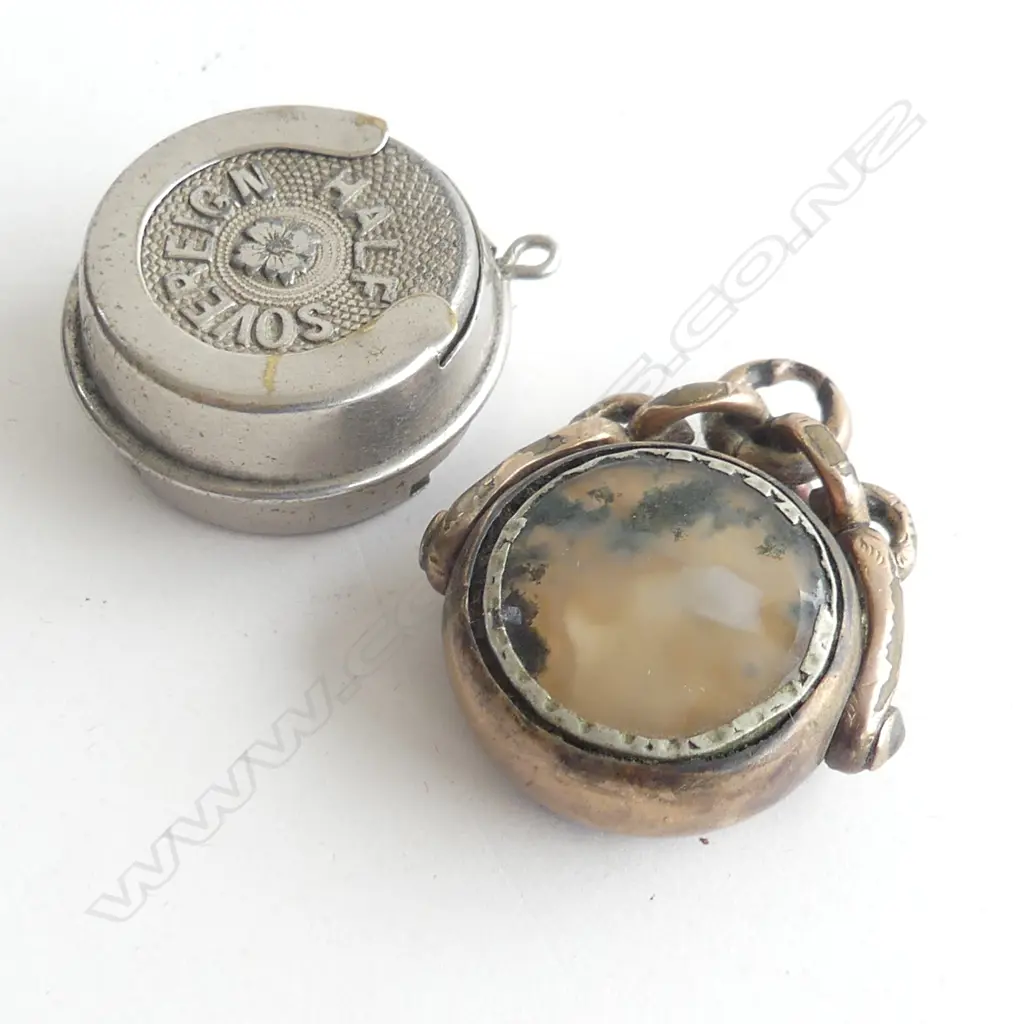 VINTAGE FOB SPINNER & SOVEREIGN HOLDER Image 1++