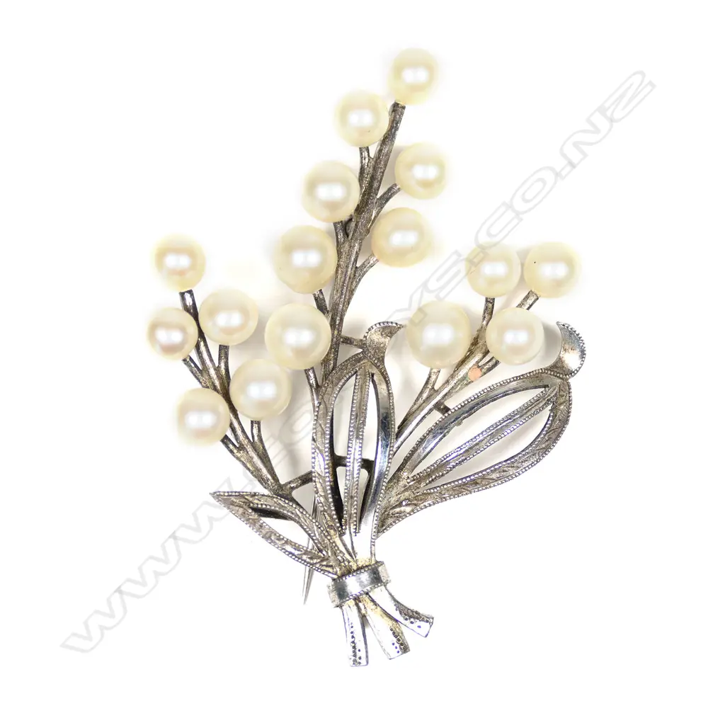 A silver floral spray cultured pearl brooch, Image 1++