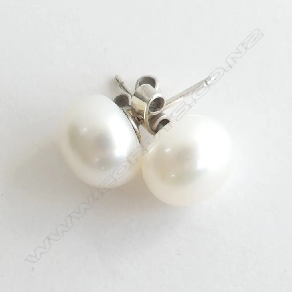PR STG & PEARL EAR STUDS Image 1++