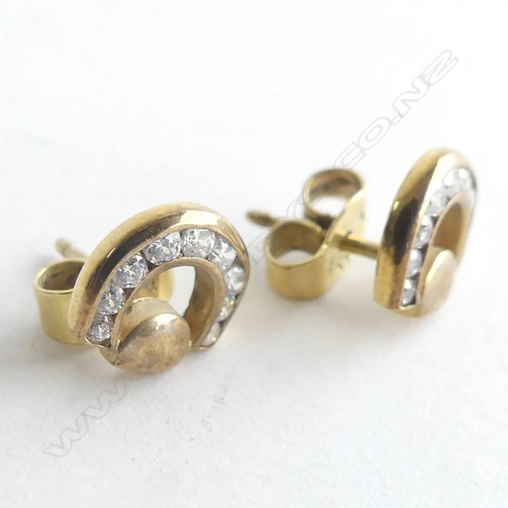 8CT HORSESHOE SHAPED GOLD STUD EARRINGS, STAMPED 333 & JPK, CZ **RTV** Image 1++