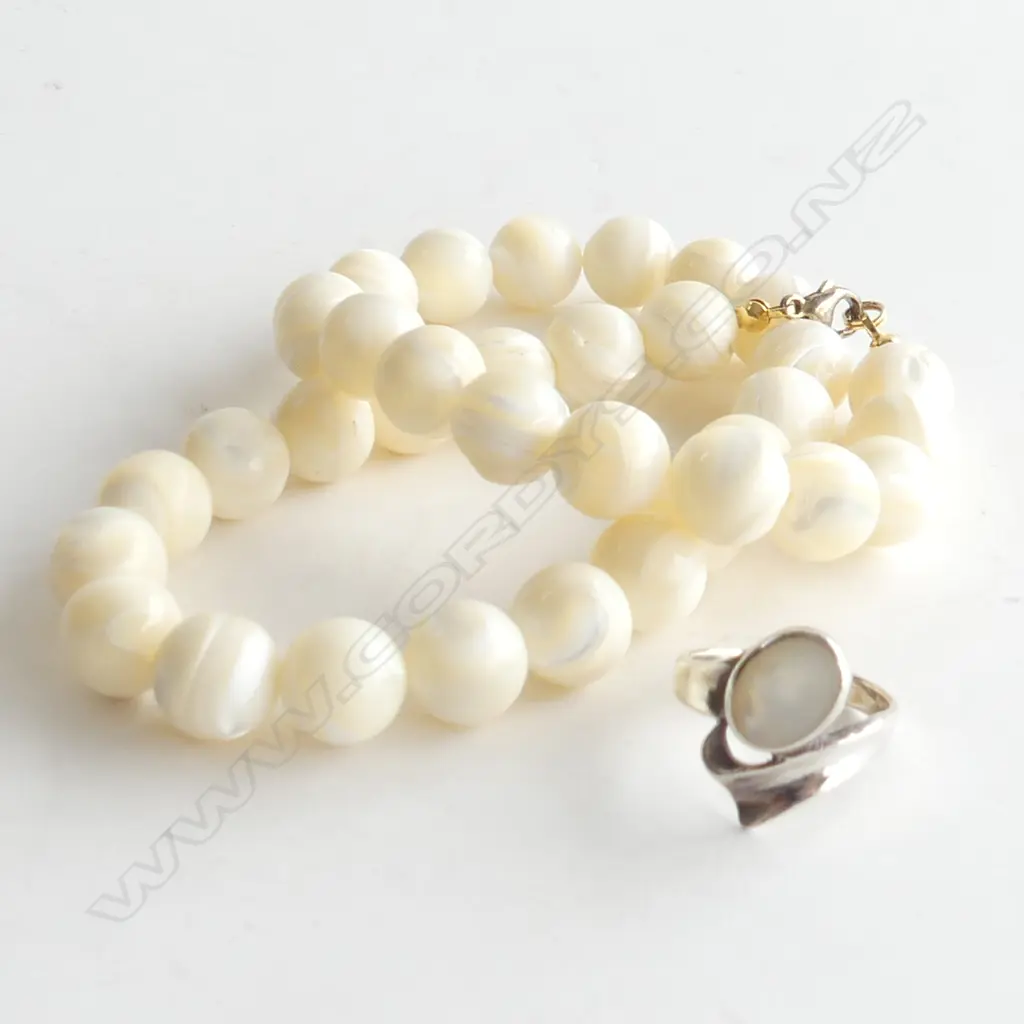 CHUNKY MOTHER OF PEARL BEAD NECKLACE & STG SILVER RING WITH MOP Image 1++