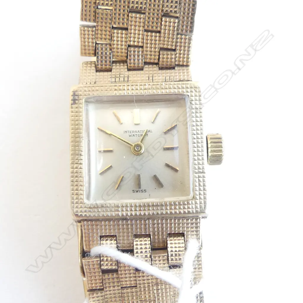 9CT GOLD VINTAGE LADIES WATCH 35.5 GRAMS Image 1++