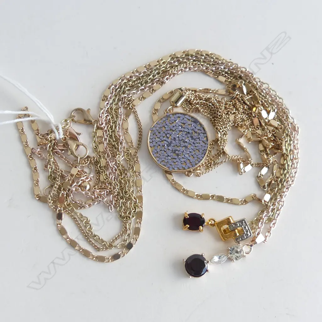 3 ASST GOLD / ROSE GOLD TONE PENDANTS & CHAINS Image 1++