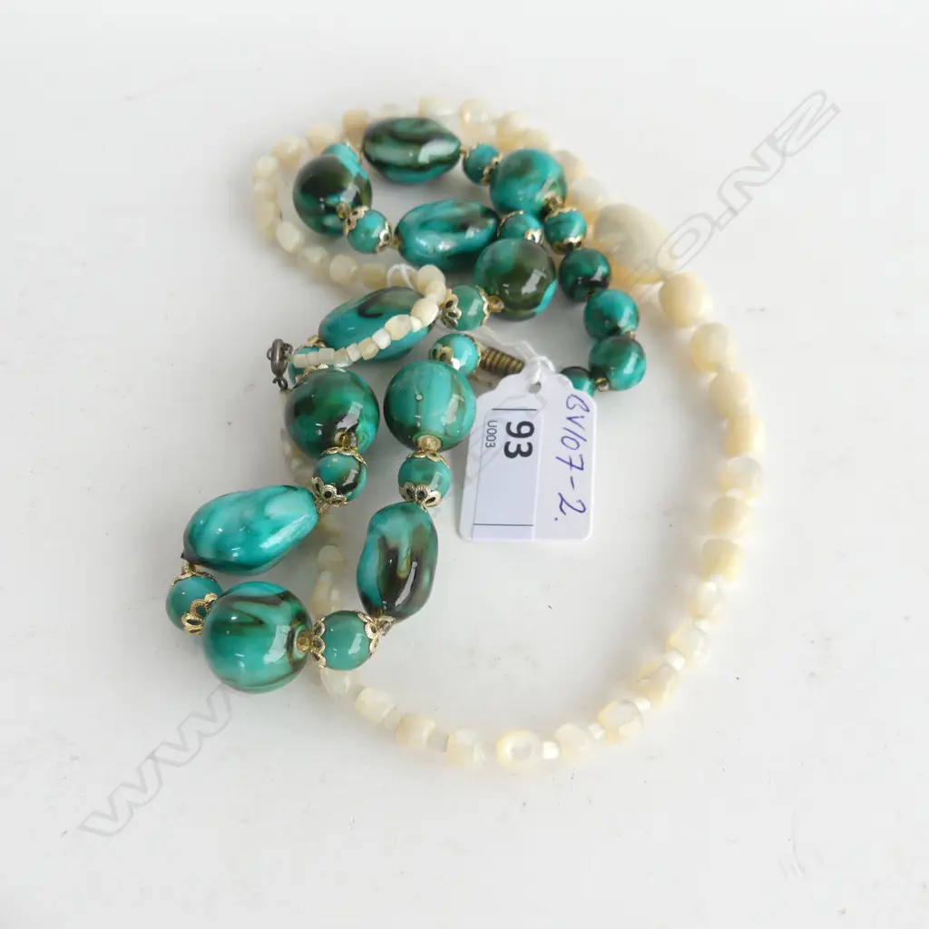 2 VINTAGE BEAD NECKLACES: GRADUATED MOP & MALACHITE TYPE (plastic) ? Image 1++