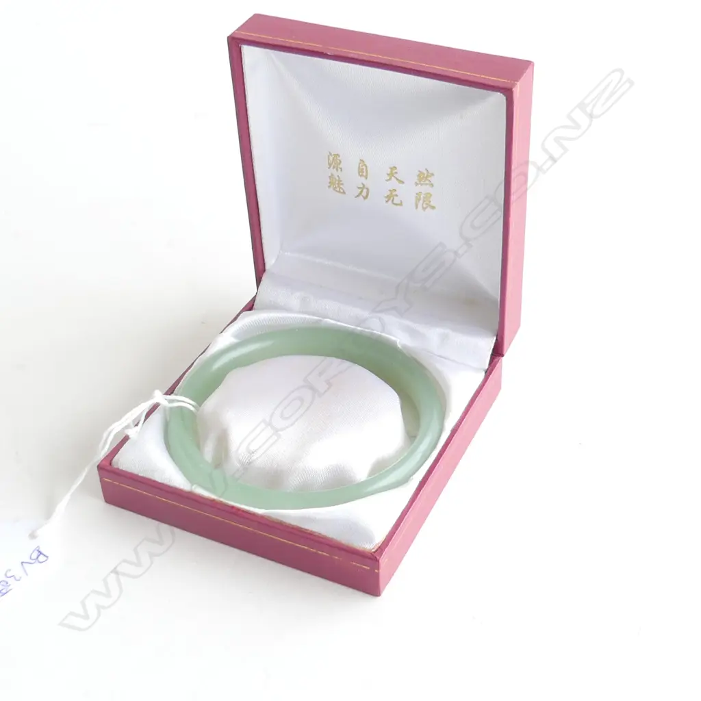 CHINESE STYLE JADE (GLASS) BANGLE & BOX Image 1++