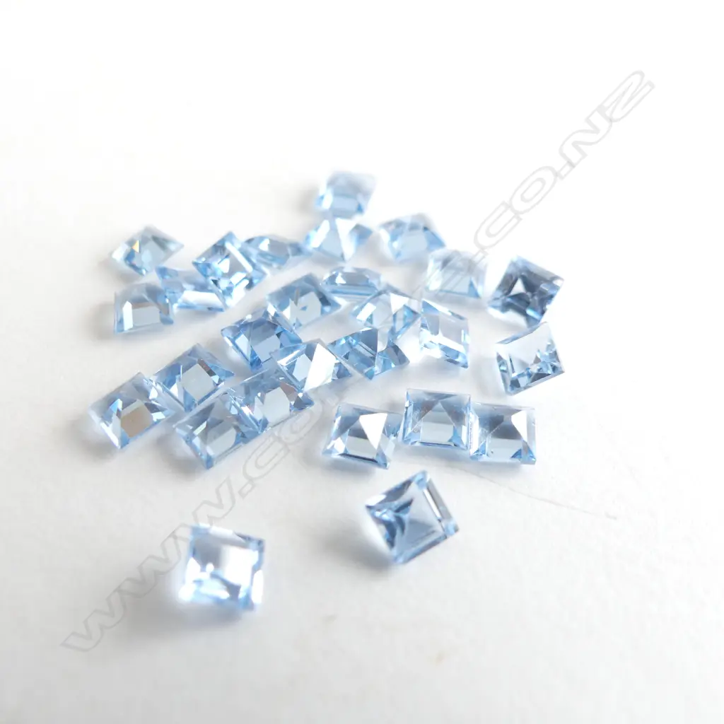 CONTAINER BLUE SQUARE TOPAZ - ALL SAME SIZE  Image 1++